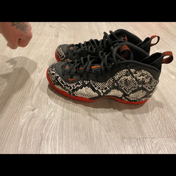 nike foamposite - Picture 3 of 7